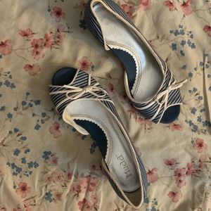 MUDD womens slip on 1 inch low wedge fabric upper blue/white shoes